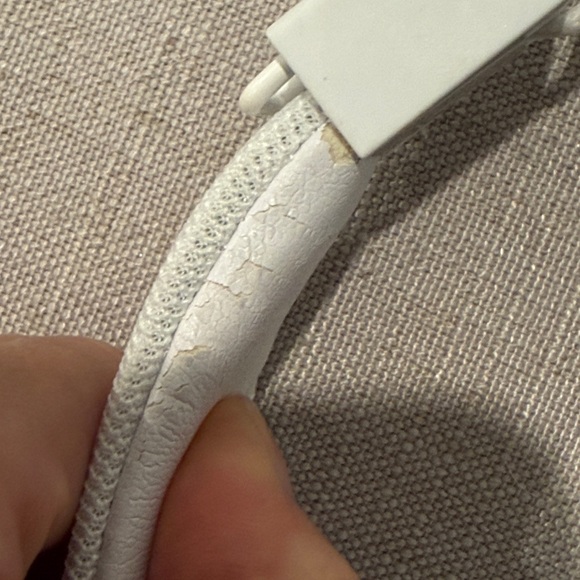 Urbanears Plattan 2 Bluetooth Wireless Headphones in White - Picture 6 of 7